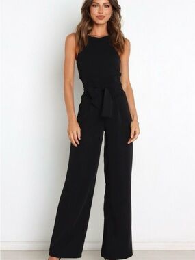 Black wide leg dress pants with self tie belt.